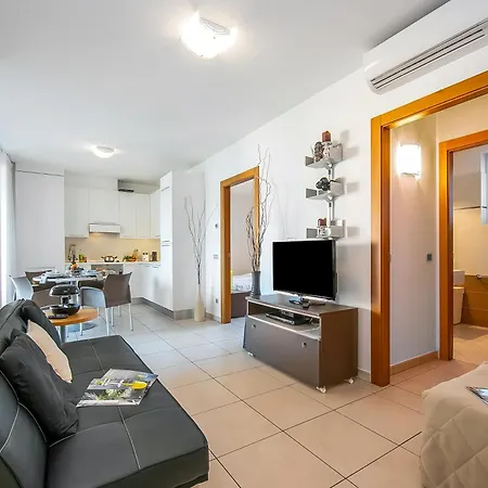 Vista Di Fantastico Pool - Happy