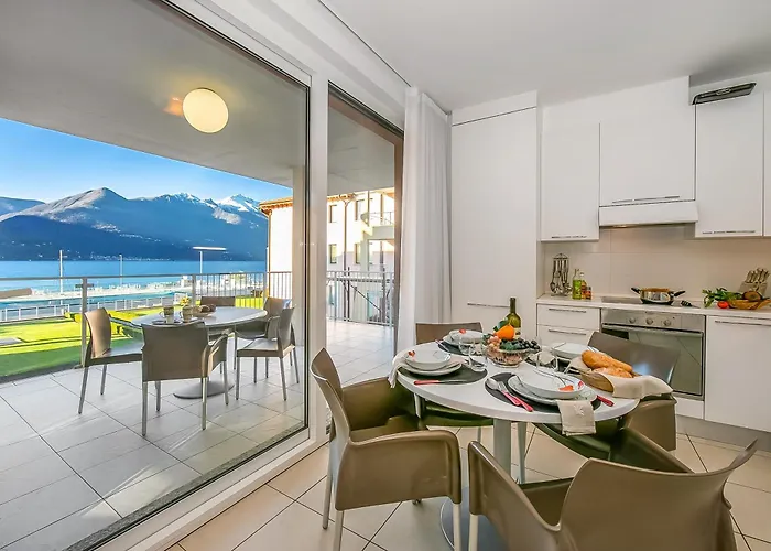 Vista Di Fantastico Pool - Happy Maccagno