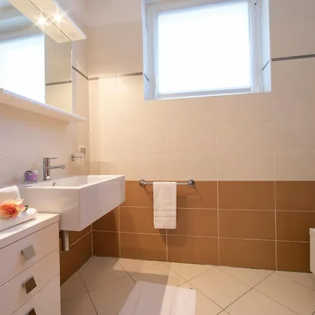 Vista Di Fantastico Pool - Happy Maccagno