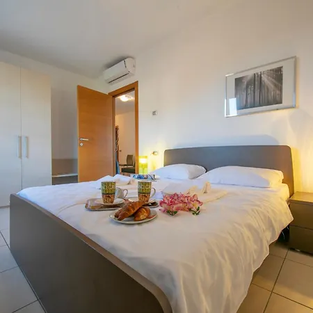 Vista Di Fantastico Pool - Happy *