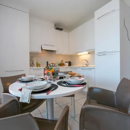 Vista Di Fantastico Pool - Happy * Maccagno