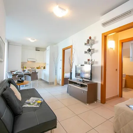 Vista Di Fantastico Pool - Happy *