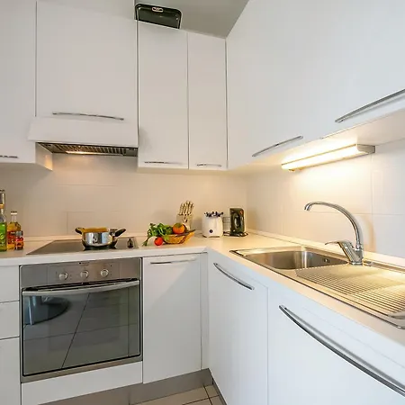 公寓 Vista Di Maccagno Fantastico: View, Pool & Balcony - Happy Rentals