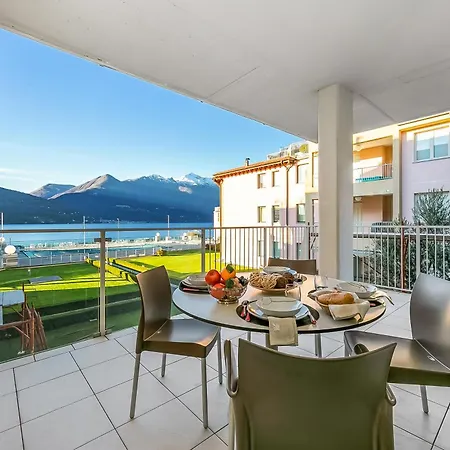 公寓 Vista Di Maccagno Fantastico: View, Pool & Balcony - Happy Rentals