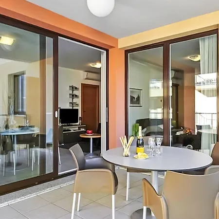 公寓 Vista Di Maccagno Fantastico: View, Pool & Balcony - Happy Rentals Maccagno