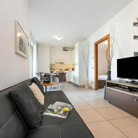 Vista Di Fantastico Pool - Happy Apartamento Maccagno