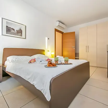 公寓 Vista Di Maccagno Fantastico: View, Pool & Balcony - Happy Rentals Maccagno