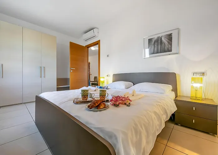 Vista Di Fantastico Pool - Happy