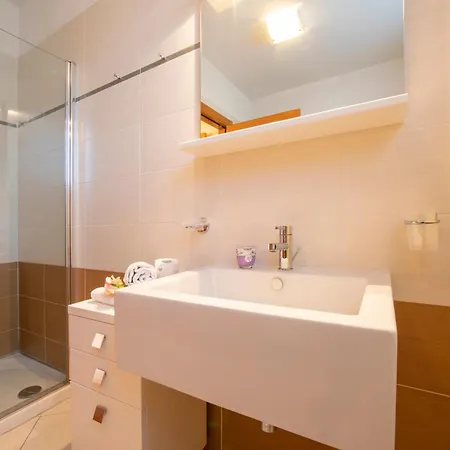 Vista Di Fantastico Pool - Happy