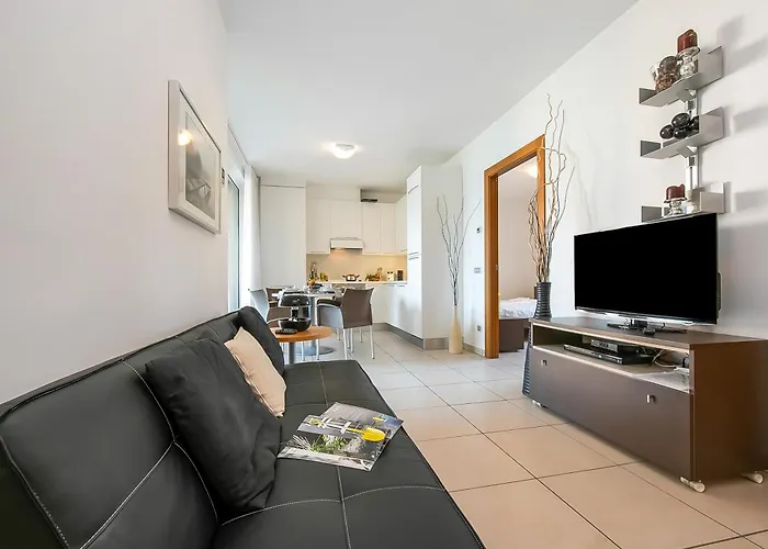 Vista Di Fantastico Pool - Happy 아파트 Maccagno